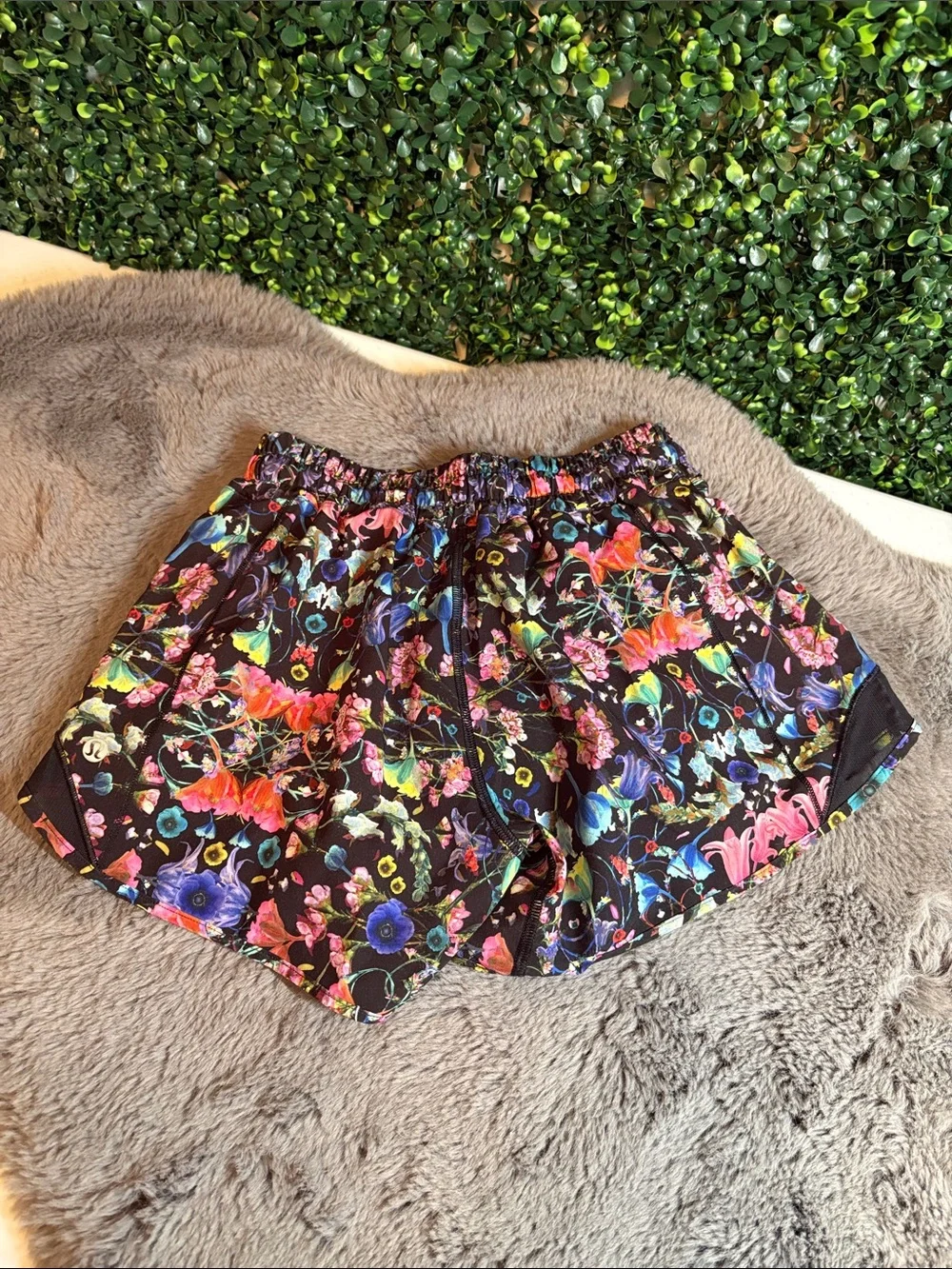 lululemon athletica Women's Black Floral Hotty Hot Shorts Size 4